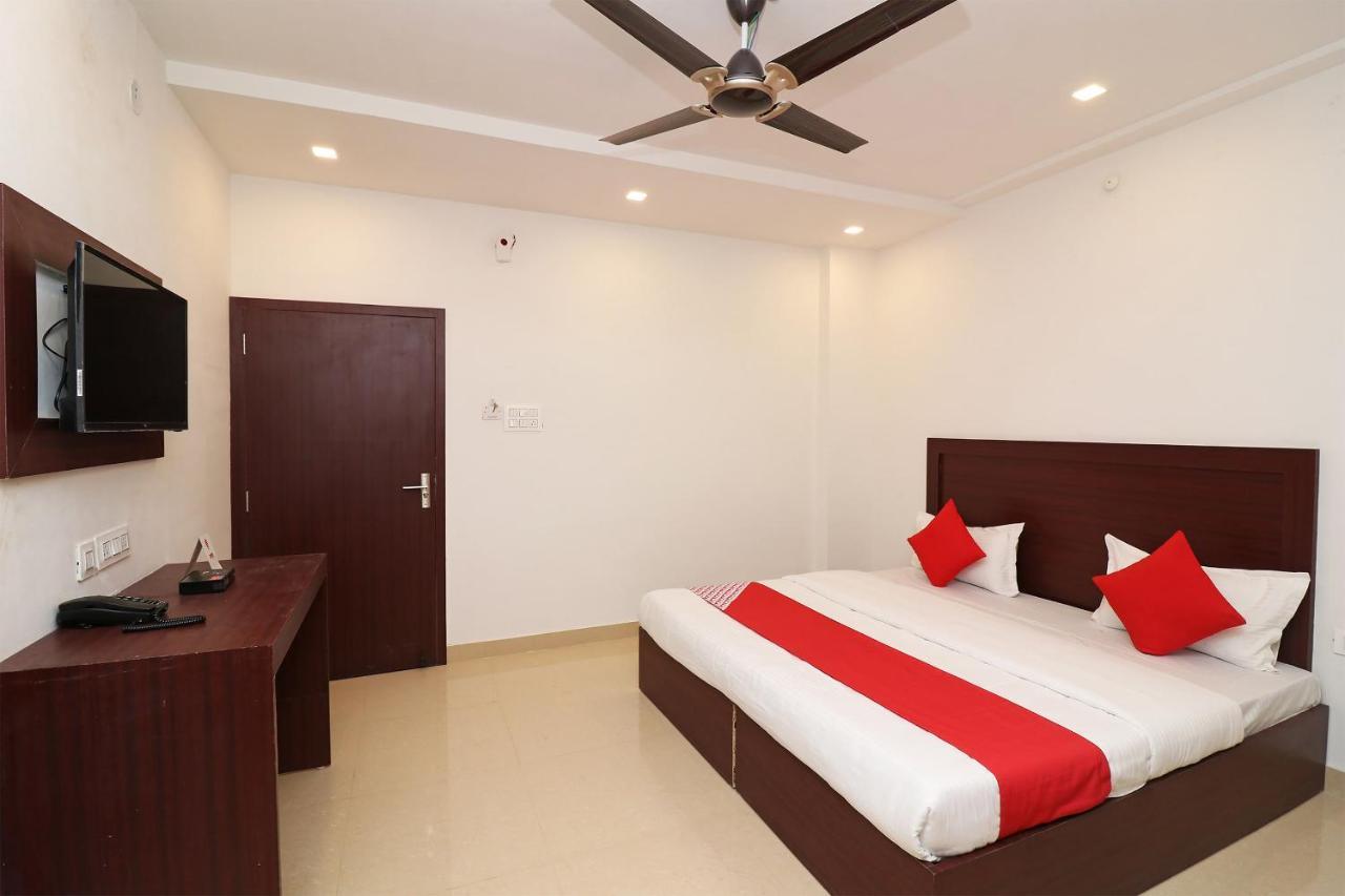 Oyo 1021 Hotel Gayatri Residency Tirath Exteriér fotografie