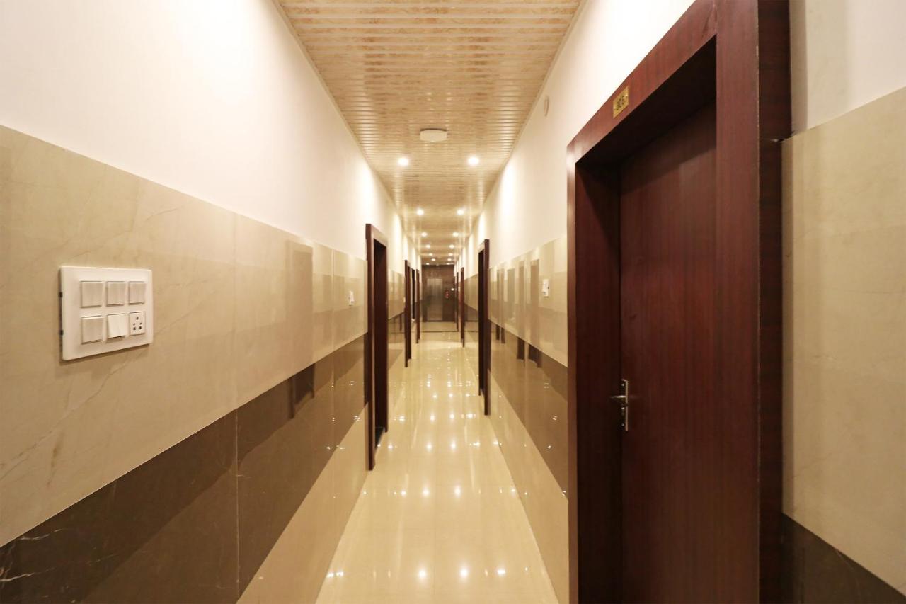 Oyo 1021 Hotel Gayatri Residency Tirath Exteriér fotografie
